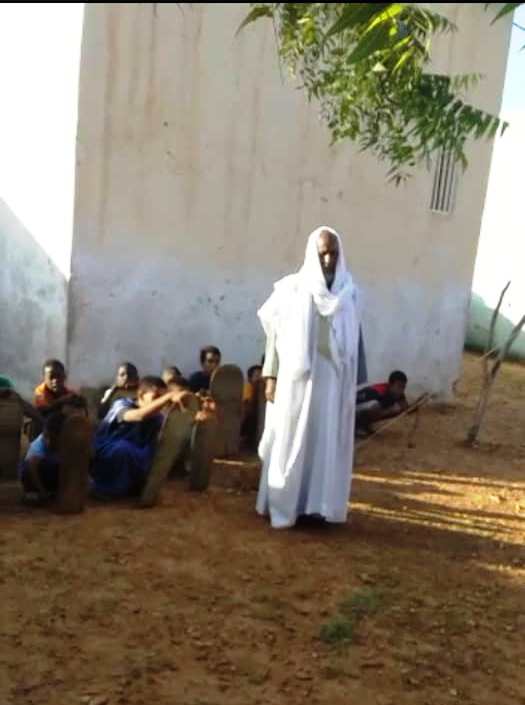 الشيخ المصطفى بن سيدي بن حبديه بين تلاميذ المحظرة