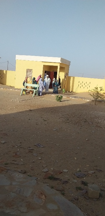 الوكلاء قدموا زرافات ووحدانا وتجمعوا في الساحة وعند المدخل لتسجيل التلاميذ