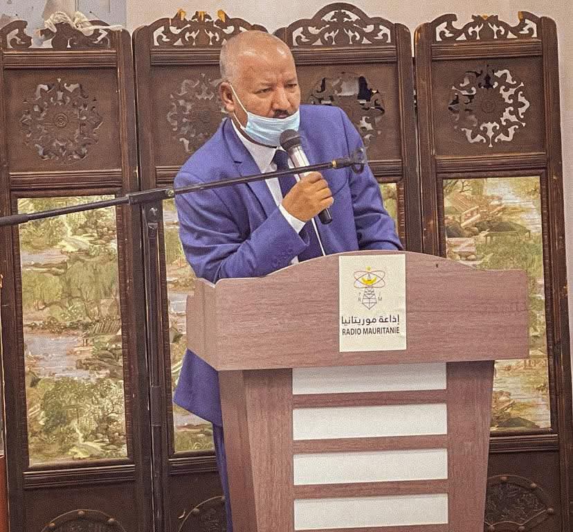 /محمدُ الشيخِ ولدُ سيدِ محمد أستاذٌ وكاتبٌ صحفيٌّ