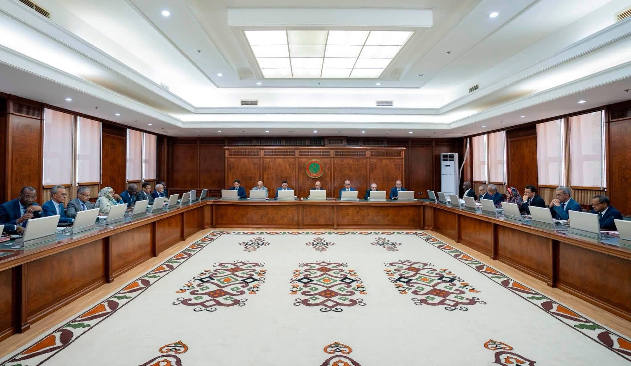 مجلس الوزراء يصادق على حزمة قوانين ومراسيم لتعزيز ريادة الأعمال والمحتوى المحلي وإصلاح التوثيق