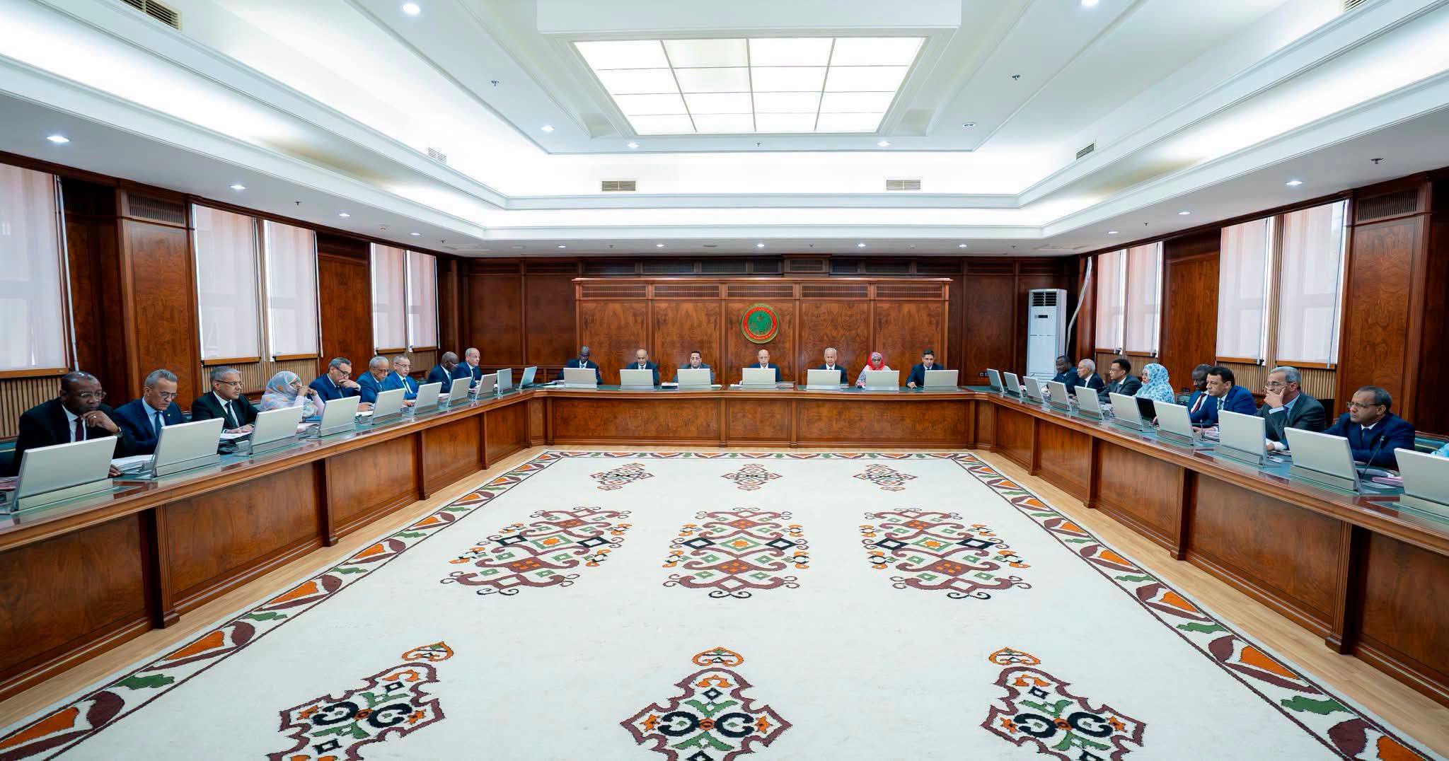 مجلس الوزراء يصادق على إصلاحات في السجون والتعليم والنقل ويعتمد آلية جديدة لتسويق الذهب وتصدير المواشي
