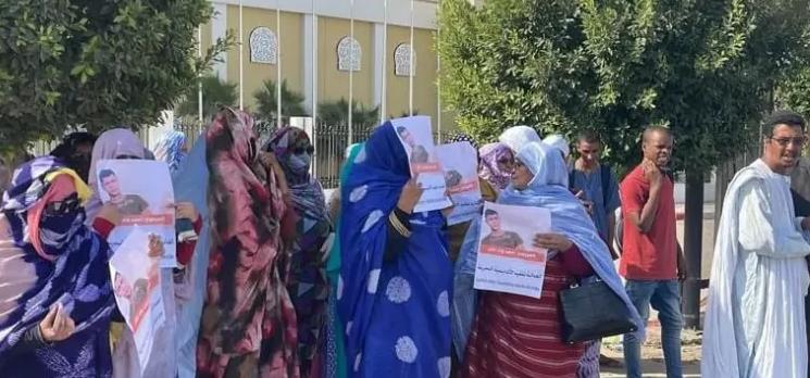 وقفة لذوي الضحية الطالب في الكلية البحرية في انواذيب