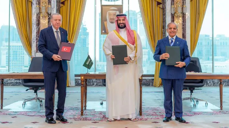 السعودية وتركيا وباكستان توقّع "اتفاقية مكة للدفاع المشترك" لتعزيز التعاون العسكري والردع الجماعي